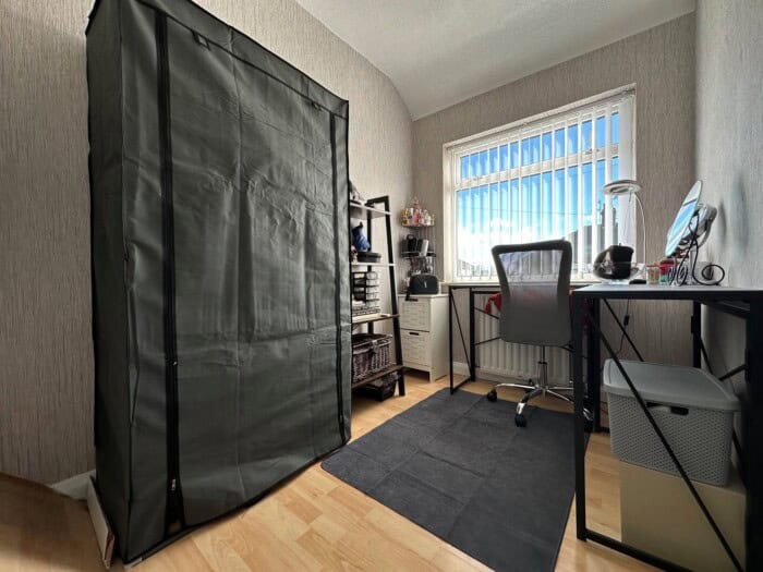 81 Reeves Avenue, Cross Heath, Newcastle Under Lyme, ST5 Luv2Sell