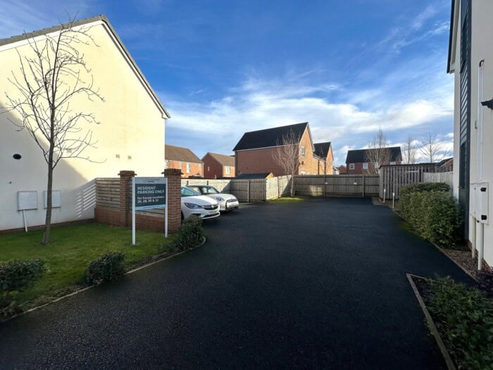 30 Harold Hines Way, Trentham, Stoke On Trent, ST4 8WJ Luv2Sell