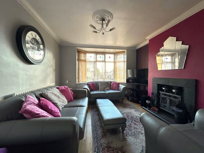 81 Reeves Avenue, Cross Heath, Newcastle Under Lyme, ST5 Luv2Sell