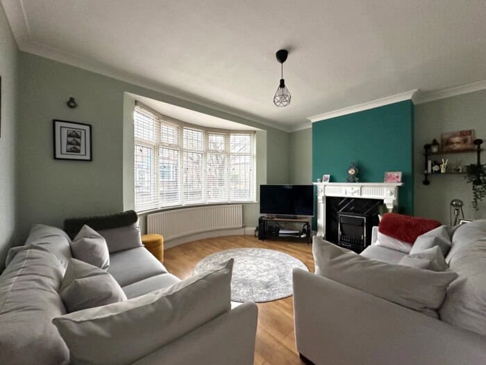 Taylor Avenue, May Bank, NewcastleunderLyme, ST5 9NE Luv2Sell