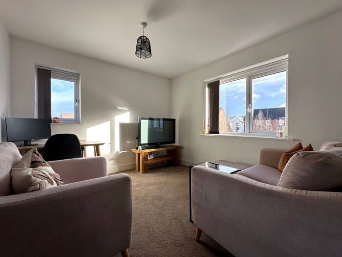 30 Harold Hines Way, Trentham, Stoke On Trent, ST4 8WJ Luv2Sell