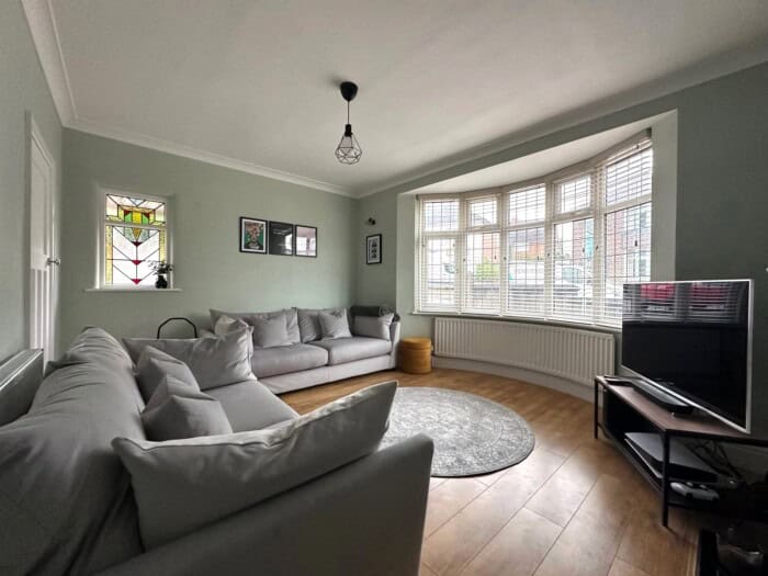 Taylor Avenue, May Bank, NewcastleunderLyme, ST5 9NE Luv2Sell