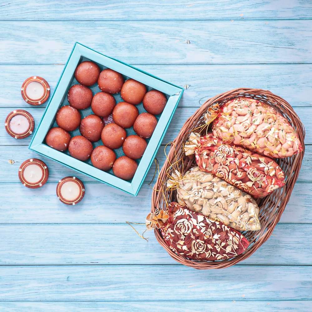 Dry Fruit Basket & Gulab jamun Luv Flower & Cake