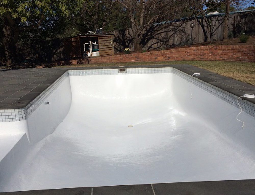 Resort pool Merimbula with LUXAPOOL® Epoxy pool paint White