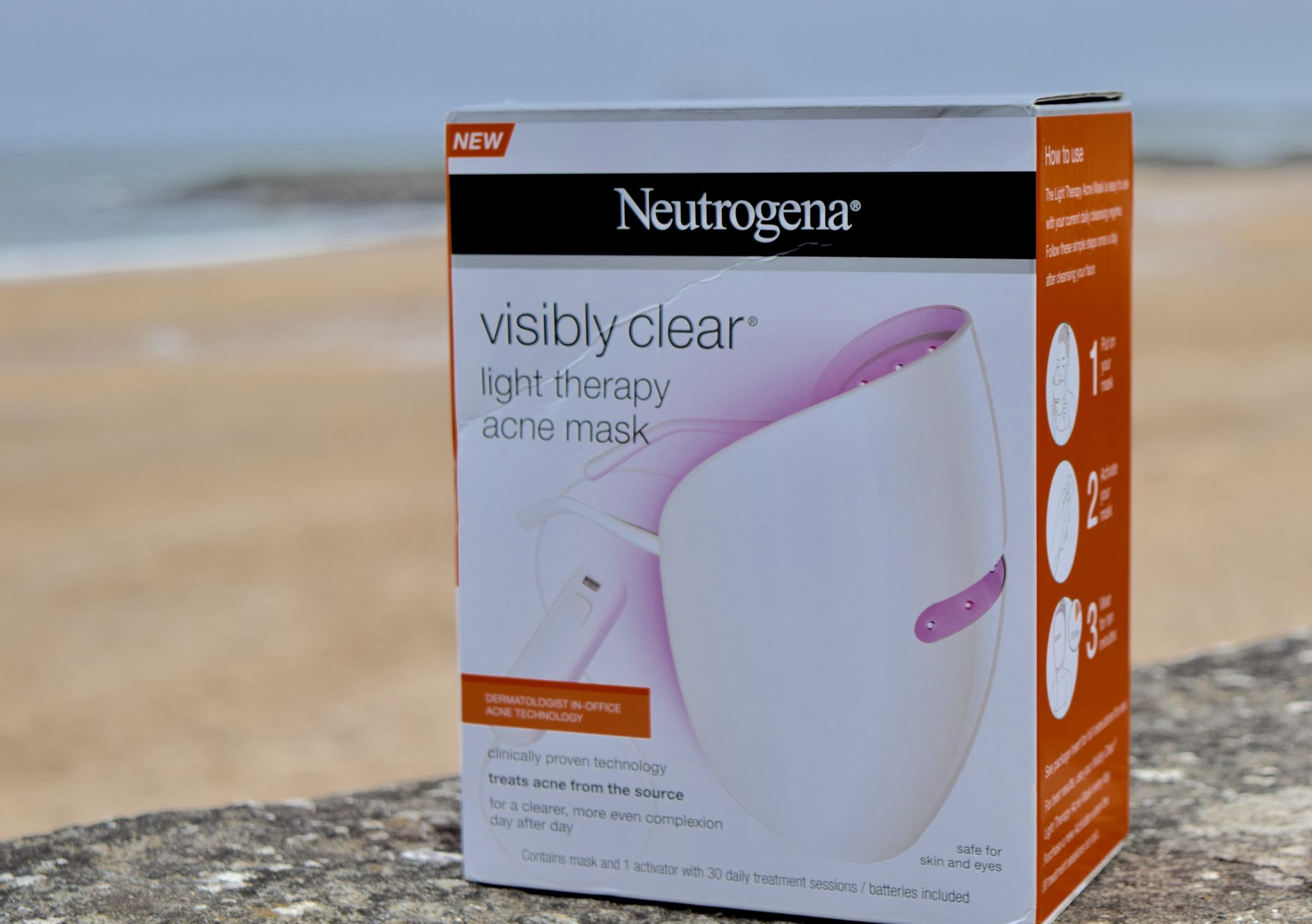 Neutrogena Visibly Clear Light Therapy Acne Mask* The Luxe List