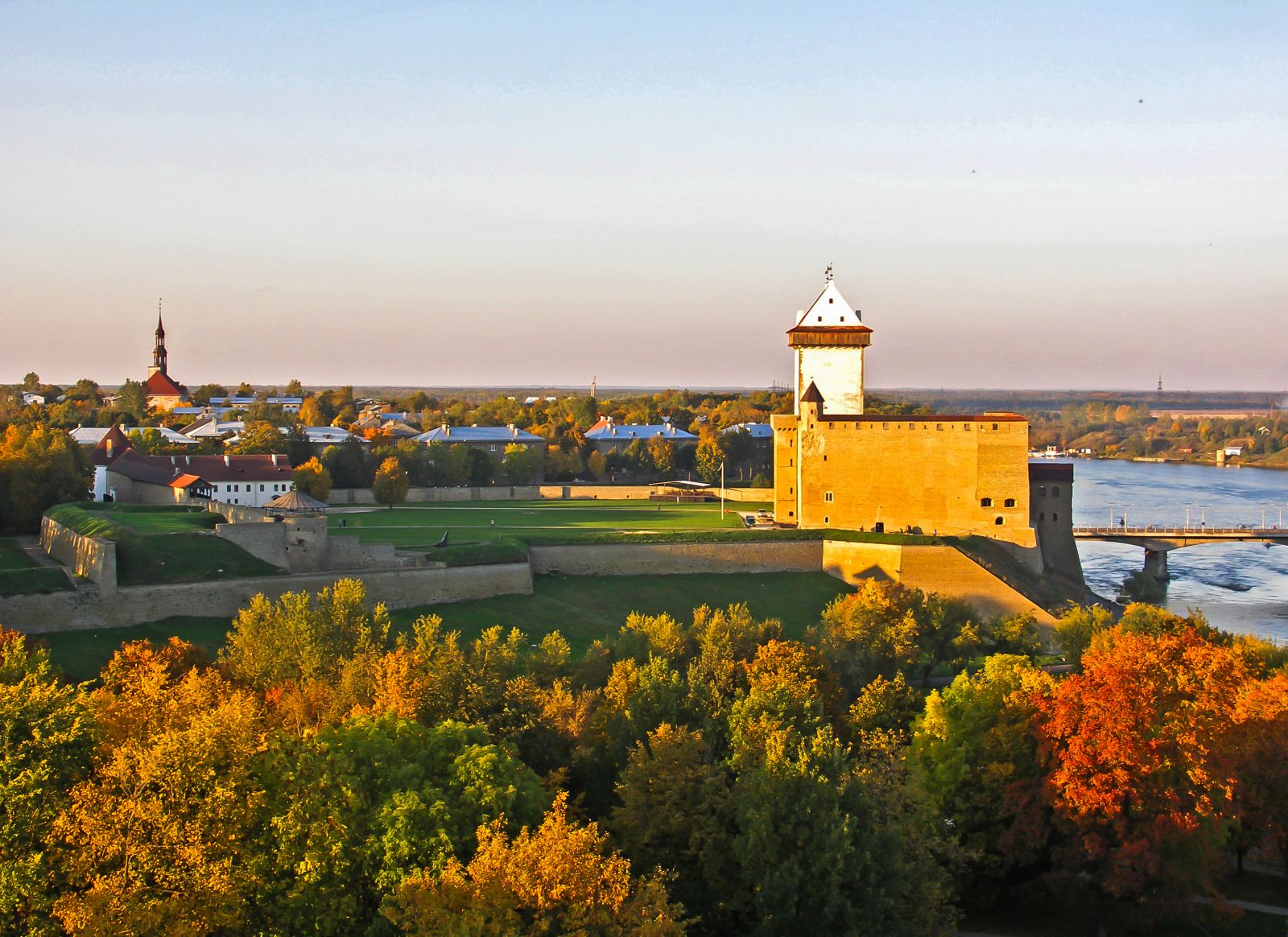 What to do in Narva? Lux Express