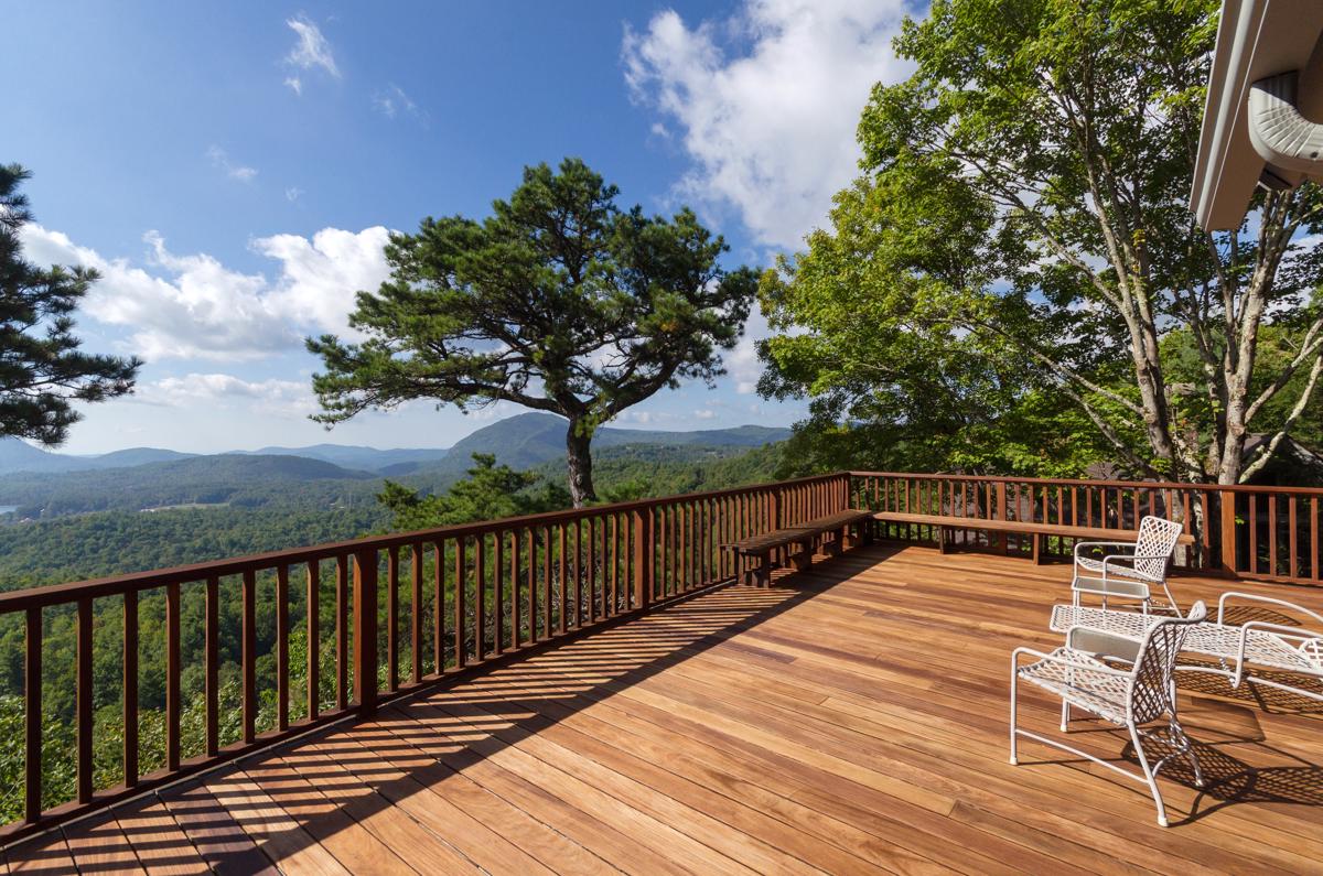 MOUNTAIN RETREAT WITH STUNNING VIEW North Carolina Luxury Homes Mansions For Sale Luxury