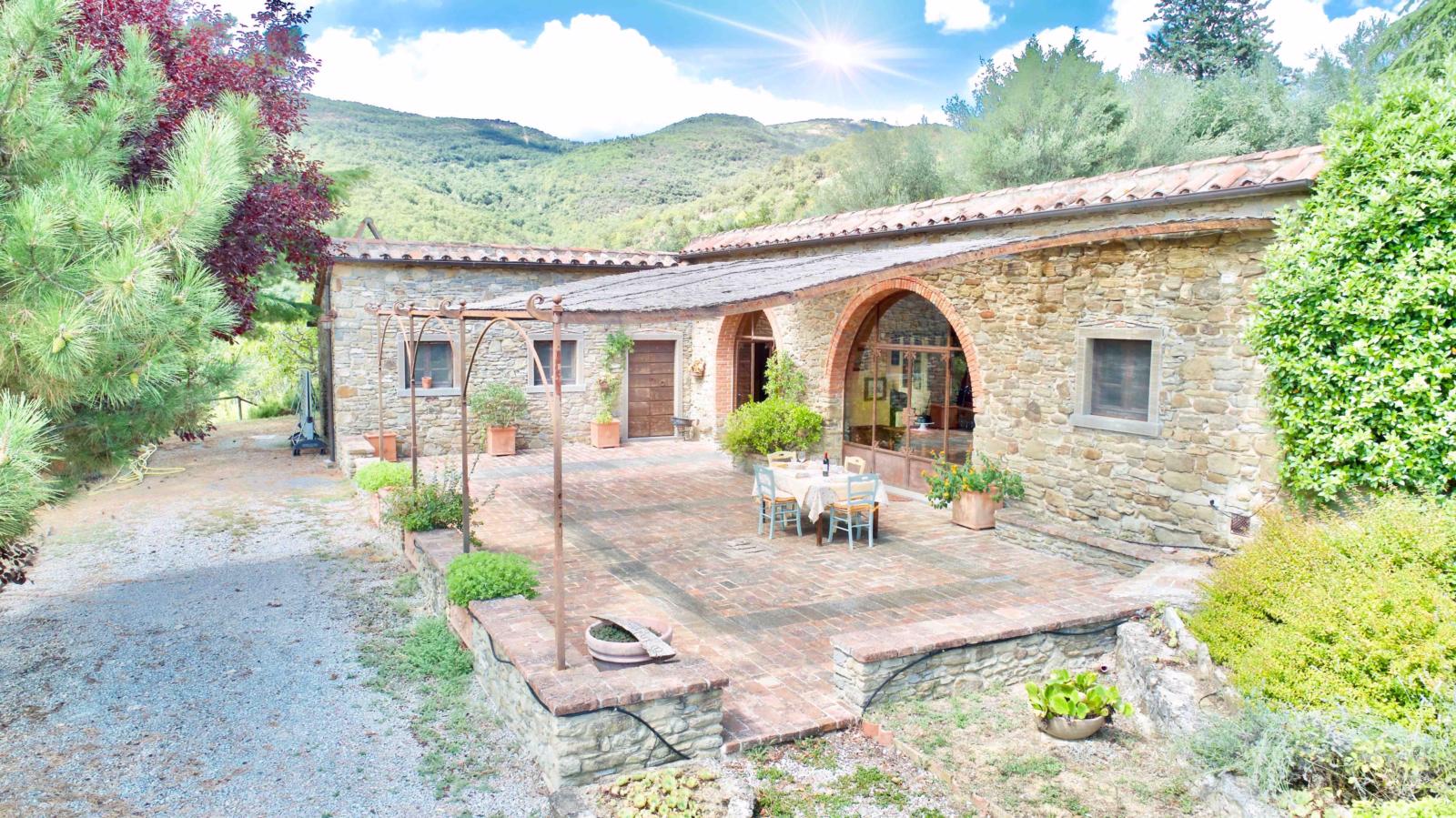 QUAINT WITH POOL AND TOWER IN CORTONA, TUSCANY Italy Luxury