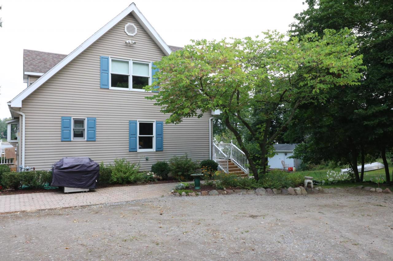 SPECTACULAR MAGICIAN LAKE HOME Michigan Luxury Homes Mansions For