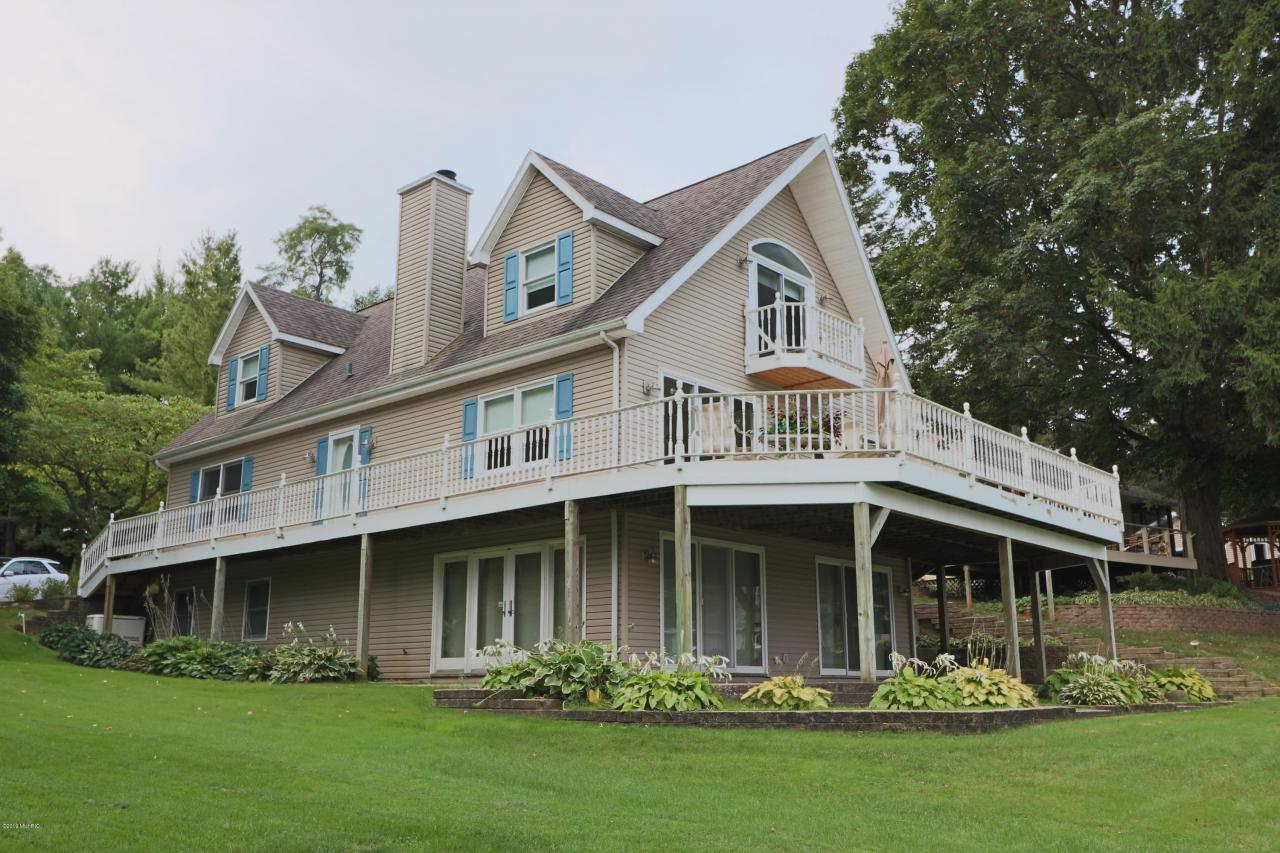 SPECTACULAR MAGICIAN LAKE HOME Michigan Luxury Homes Mansions For