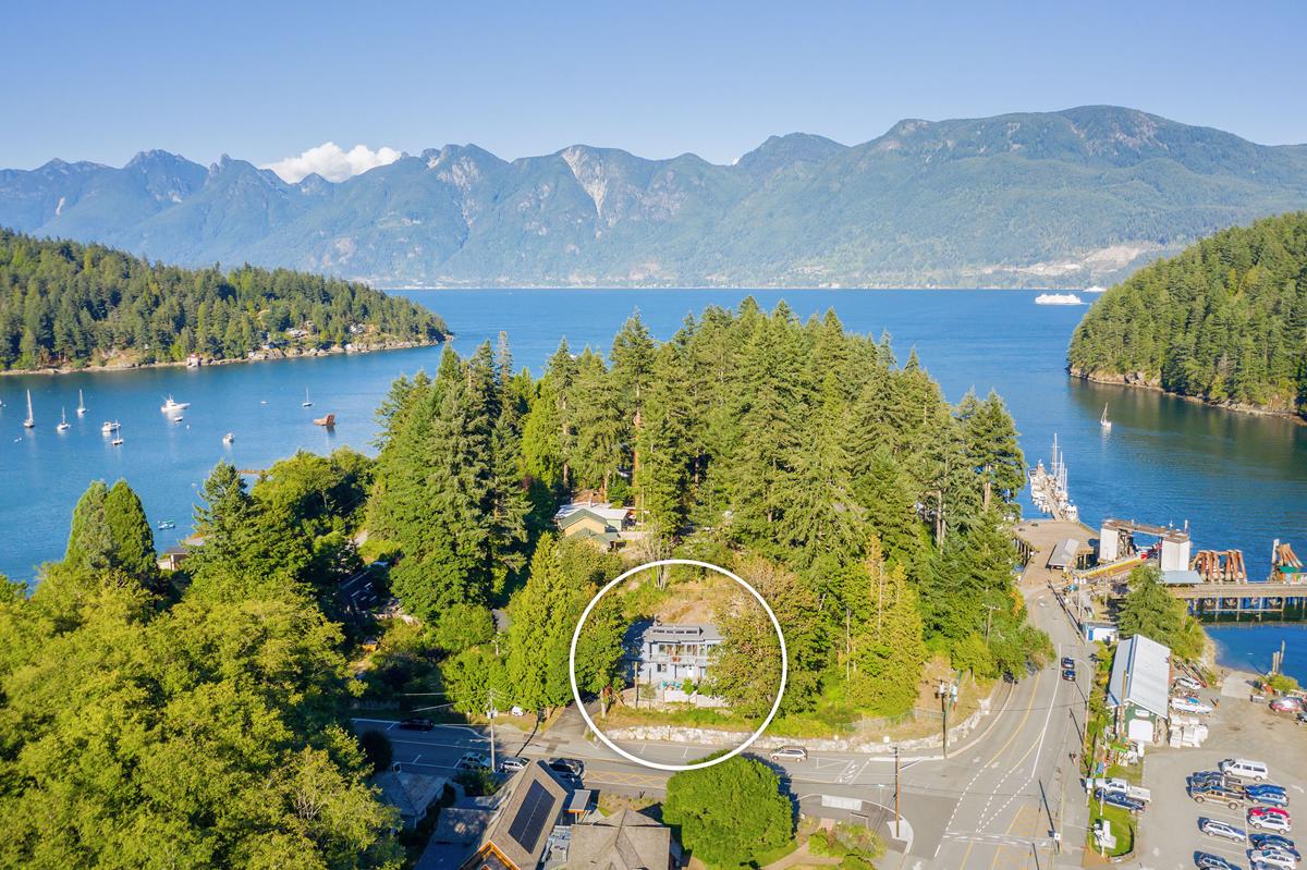 DOWNTOWN SNUG COVE BOWEN ISLAND HOME British Columbia Luxury Homes