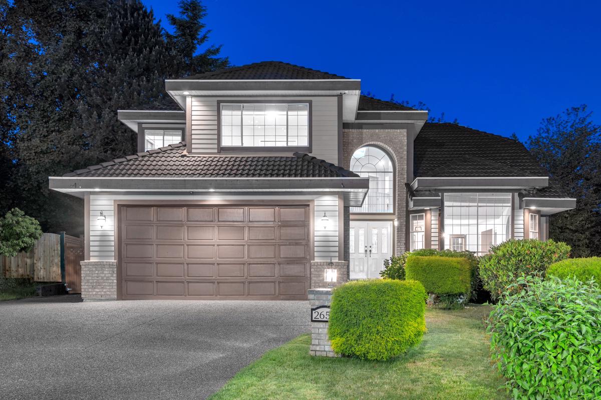 BEAUTIFUL EXECUTIVESTYLE FAMILY HOME British Columbia Luxury Homes