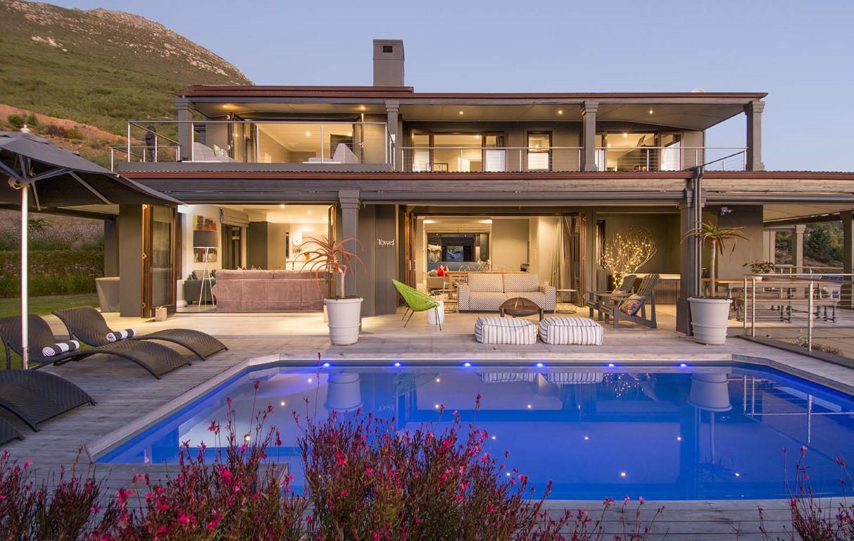 THE MOST GLORIOUS SEA AND MOUNTAIN VIEWS South Africa Luxury Homes
