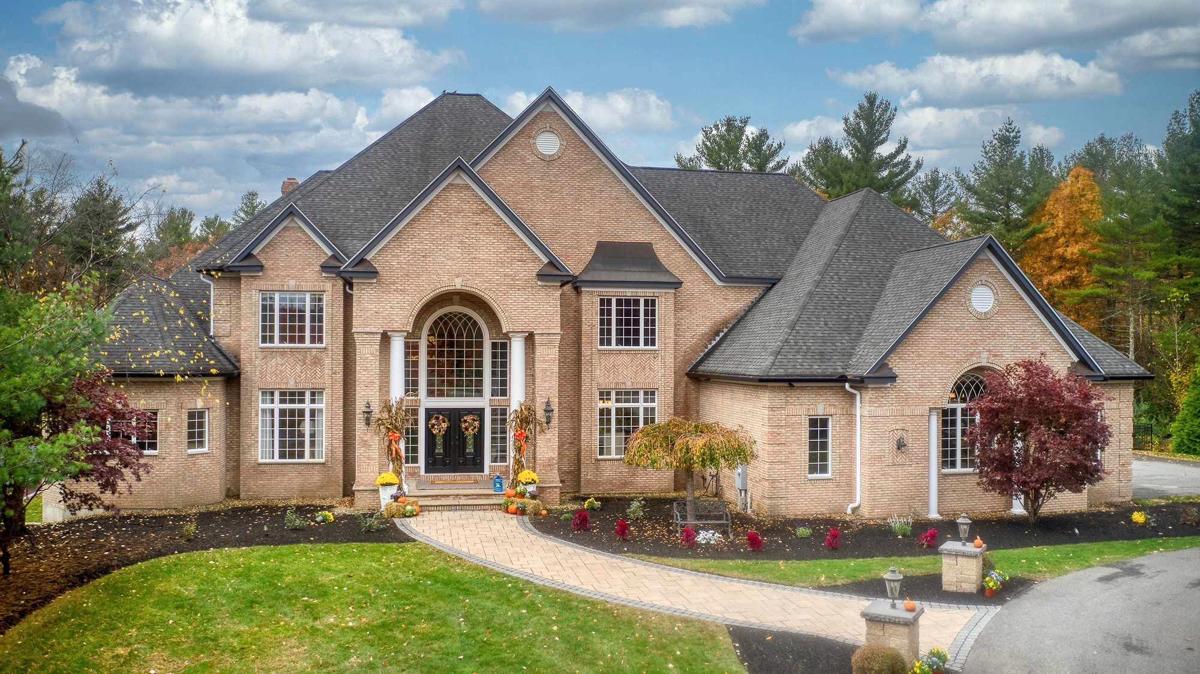 SIGNATURE ESTATE ON RESORTLIKE GROUNDS New Hampshire Luxury Homes