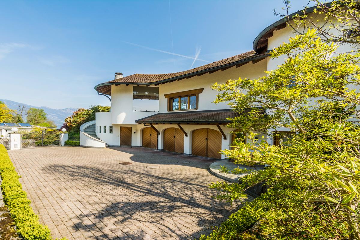 EXCLUSIVE RESIDENCE ABOVE THE LAKE Switzerland Luxury