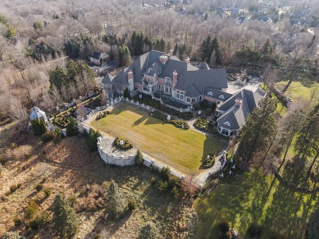 Exquisite Country Estate on 22 Acres A Showcase of OldWorld Elegance
