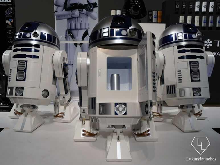 Lifesize moving R2D2 fridge that has an inbuilt projector