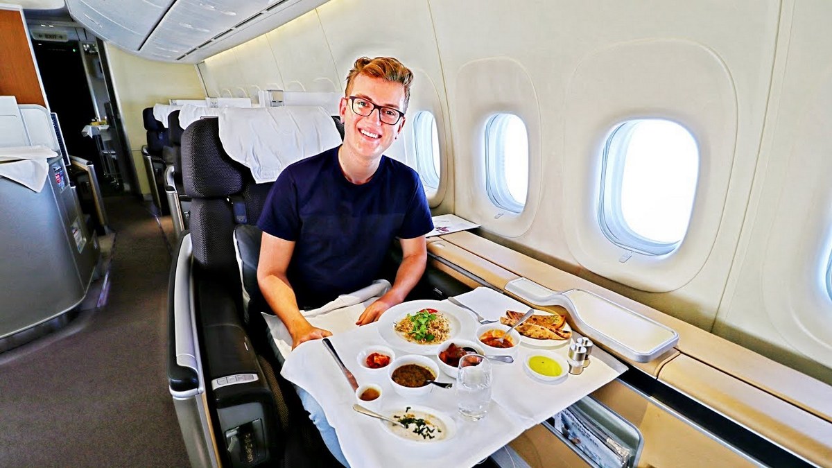 Video Flying alone in Lufthansa's first class Luxurylaunches