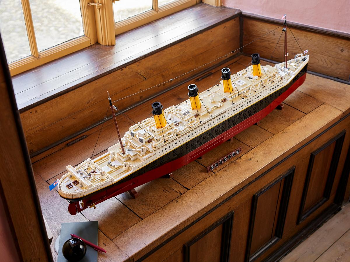 Complete with working anchors and adjustable masts, this 9,090brick LEGO Titanic set is based