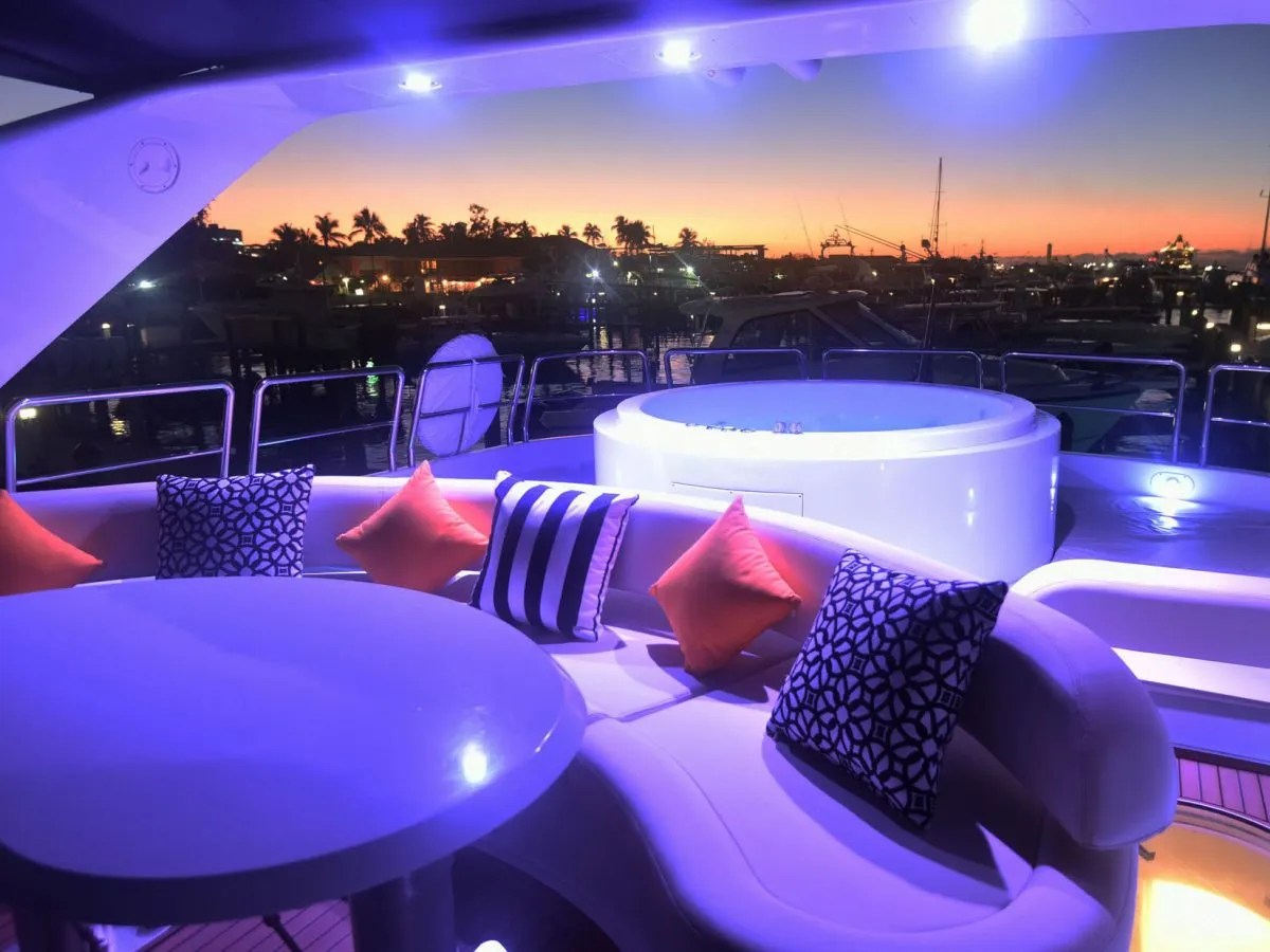 Marina del Rey Yacht Rental 85′ Azimut LUXURY LINERS LUXURY