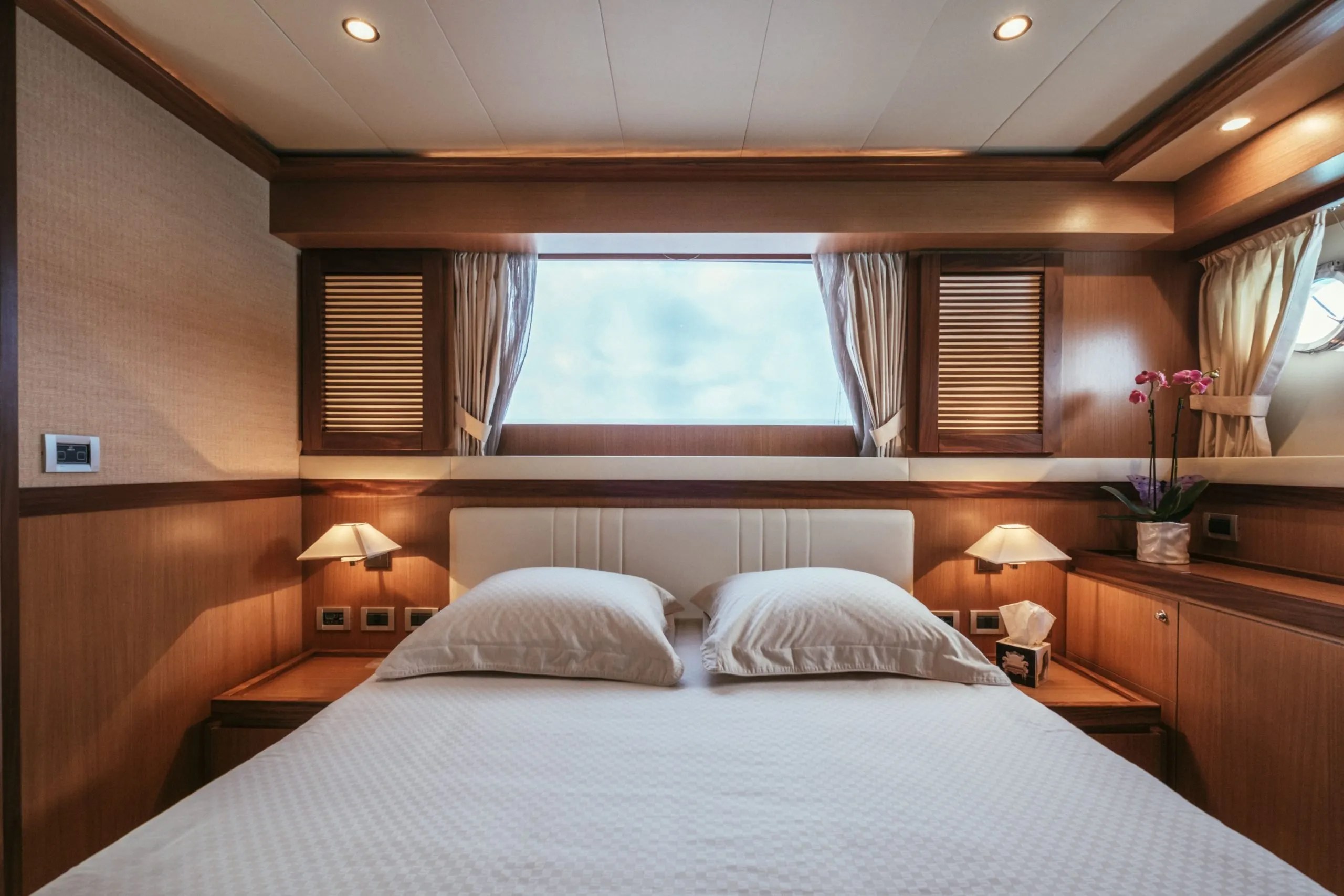 French Riviera Yacht Rentals Ferretti Altura 690 LUXURY LINERS