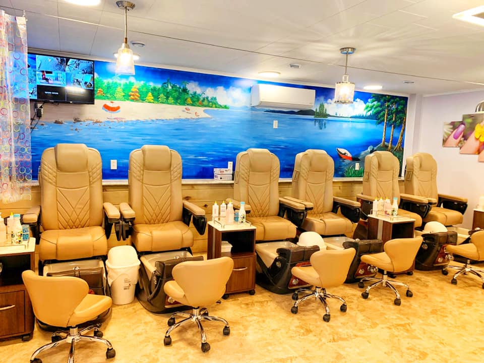 About Luxury Nails
