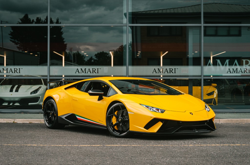 HURACAN PERFORMANTE AMARI Supercars United Kingdom