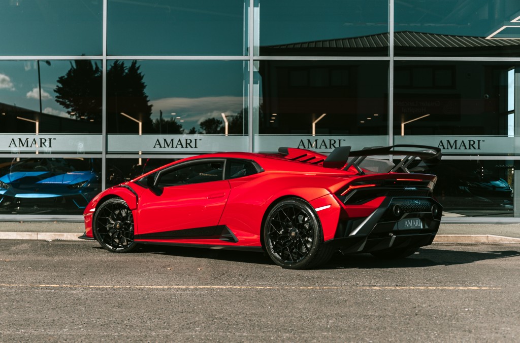 HURACAN STO AMARI Supercars United Kingdom For sale