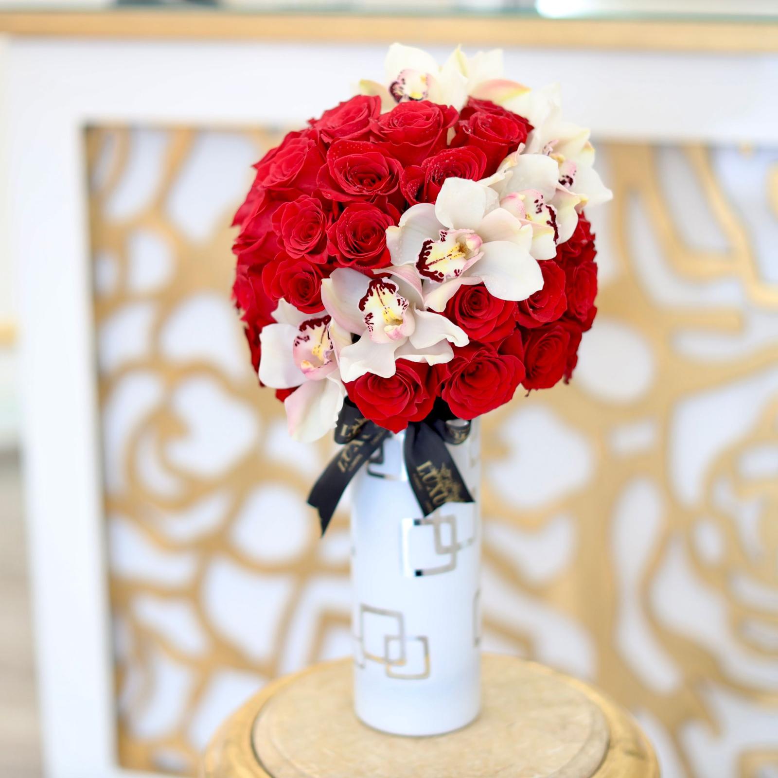 Flower Arrangement in a Vase Luxury Qatar