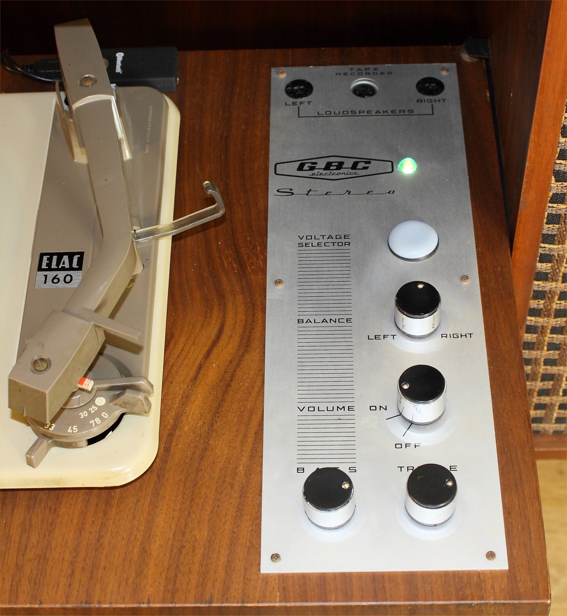GBC Stereo Halifax FV81 Luxuryradios Restauro radio e HiFi d'epoca
