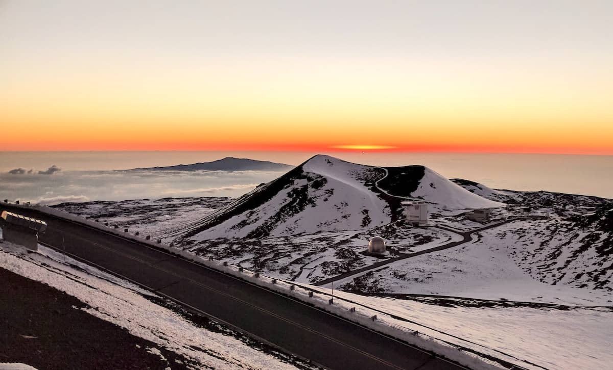 Does it Snow in Hawaii? When, Where & Can You Ski [2023]