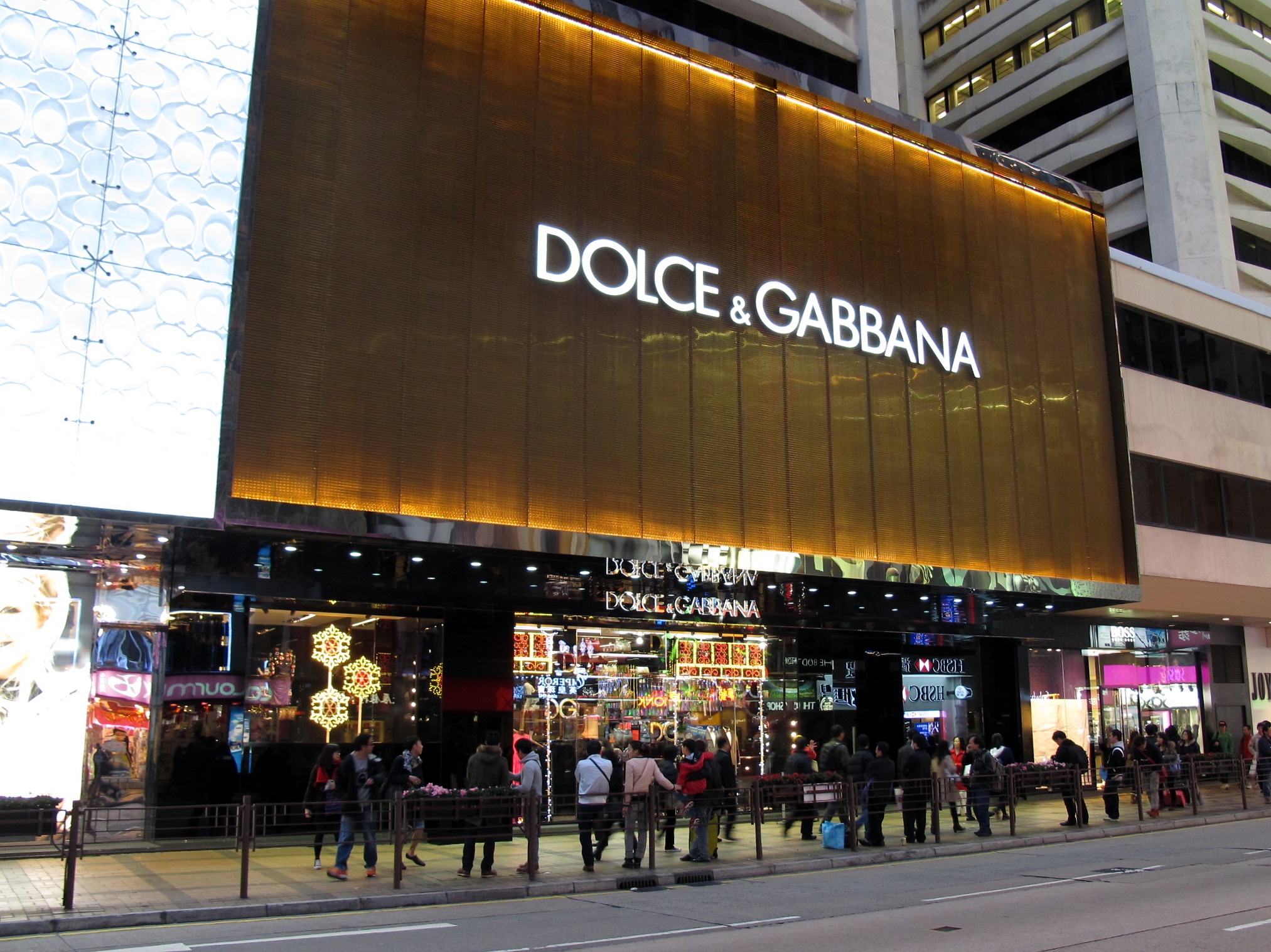 Dolce & Gabbana launches its NFT collection Luxus Plus