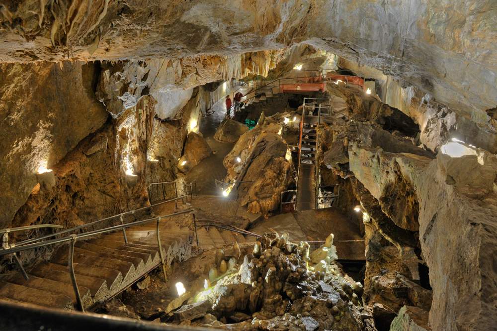 THEY SAW THE LIGHT Operators of commercial caves say hard work