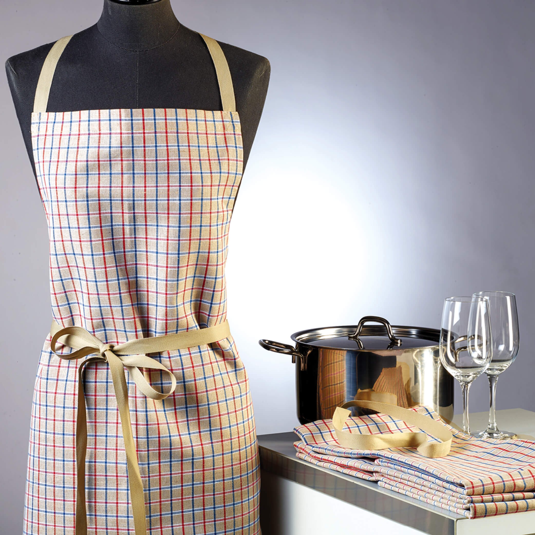 Bunte Küchenschürzen zum kleinen Preis