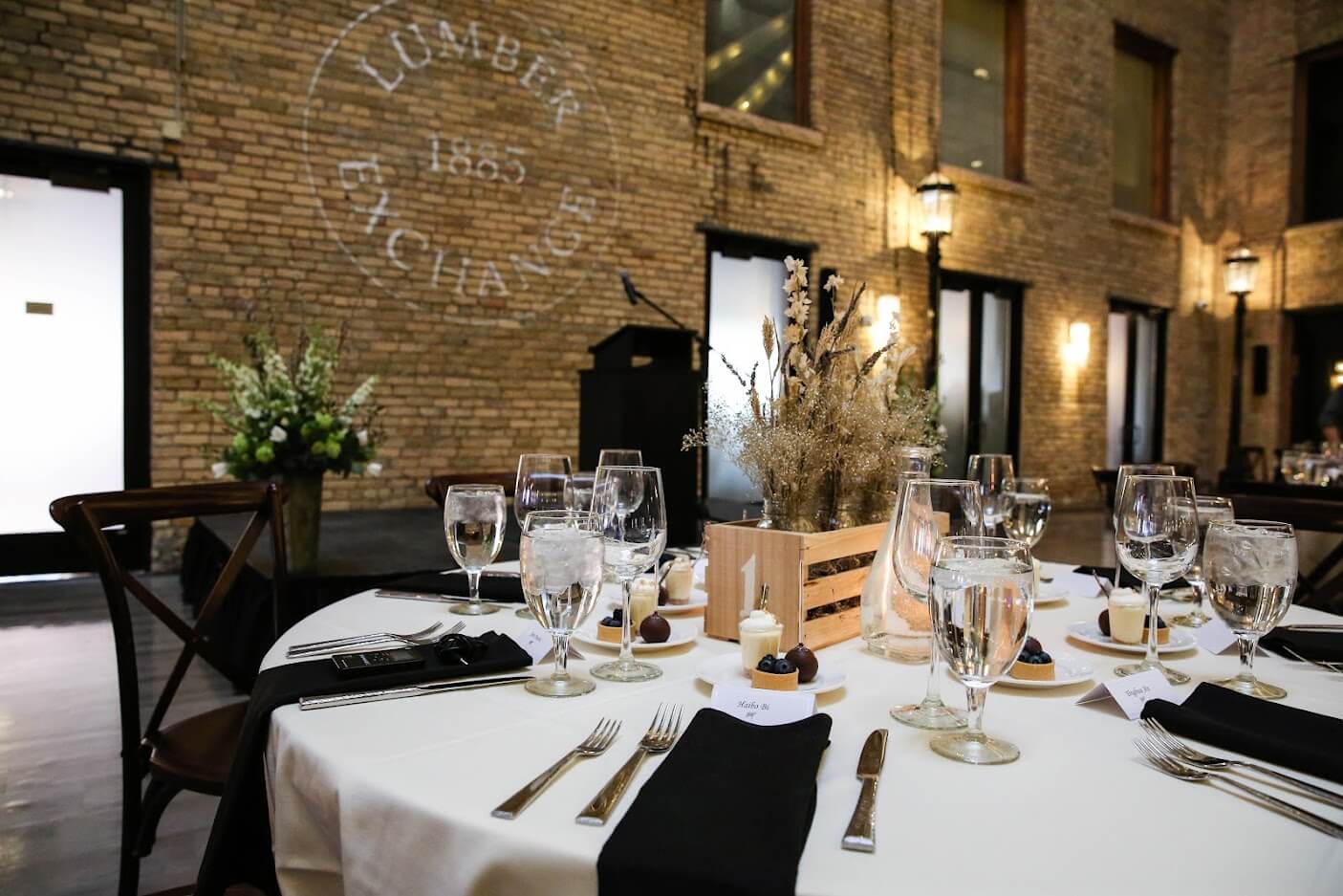 The Guide to Wedding Cocktail Hour Ideas LXMPLS