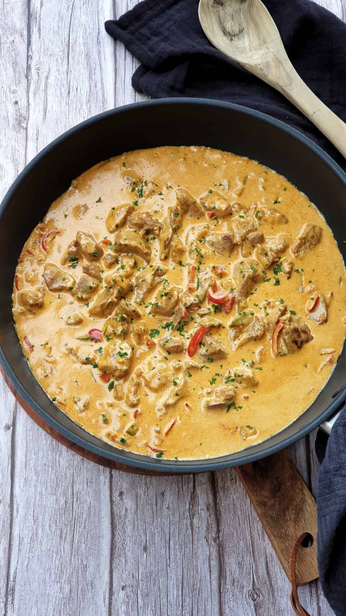 Putengulasch mit Paprika und Zucchini Lydiasfoodblog