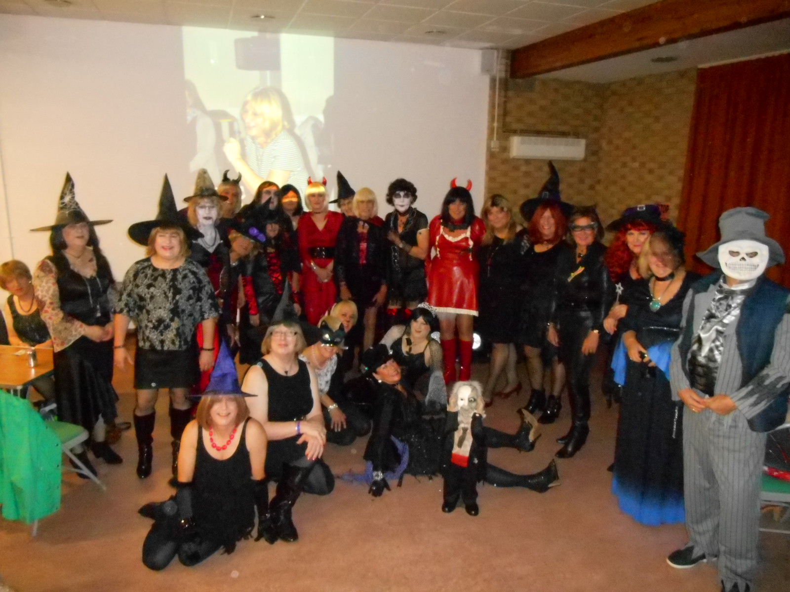 Lyndhurst halloween Womens long sleeve halloween cat graphic tshirt