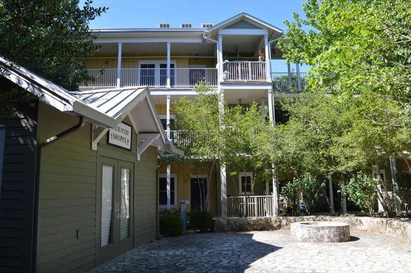 Lyons Gardens Apartments Austin, TX (512) 2361781