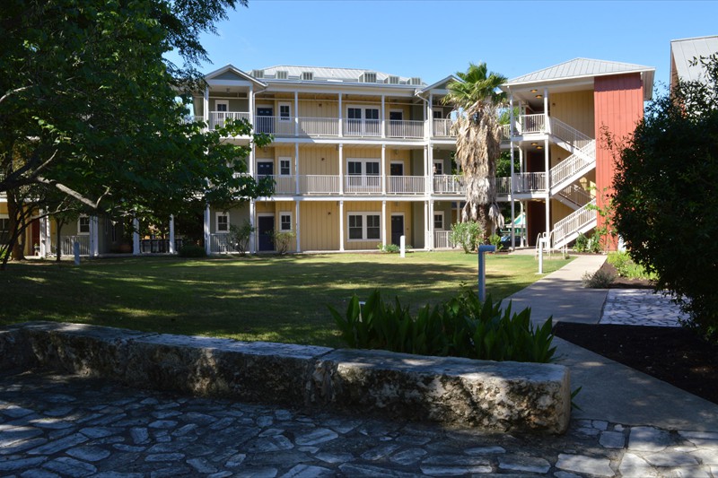 Lyons Gardens Apartments Austin, TX (512) 2361781