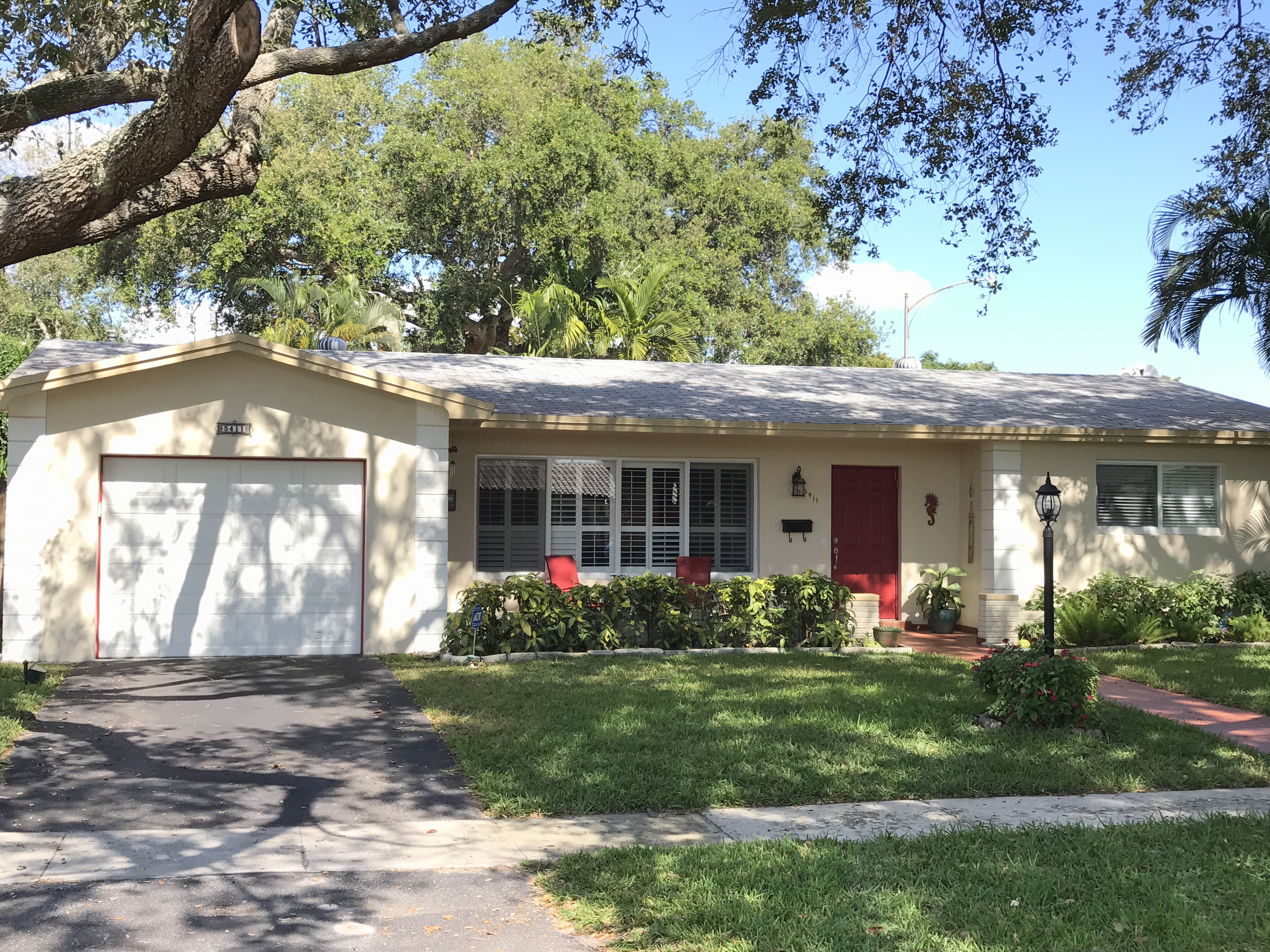 Lyons Realty Group, Inc. Hollywood Florida’s Premier Service Real