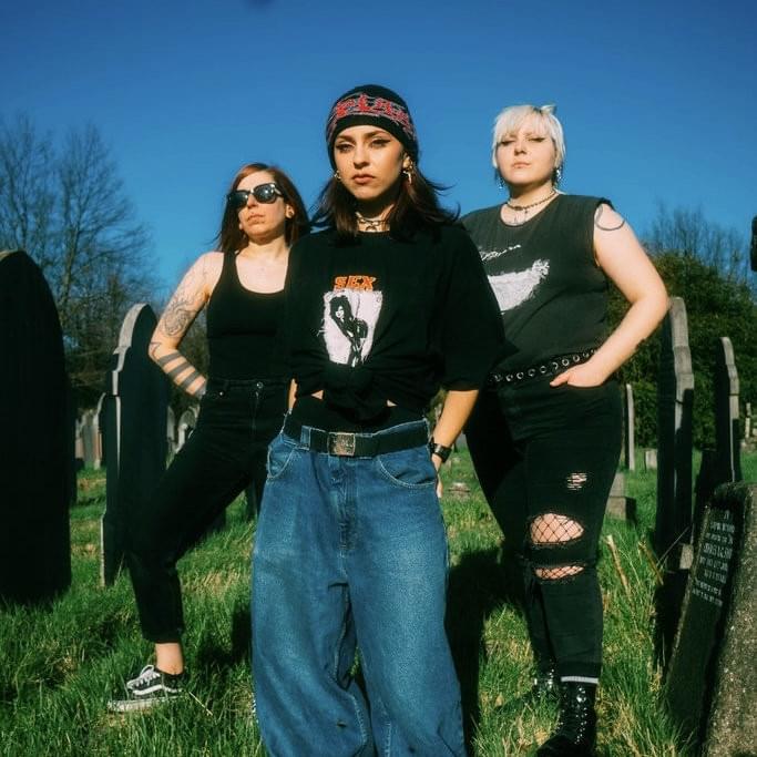 Shooting Daggers lyrics with translations