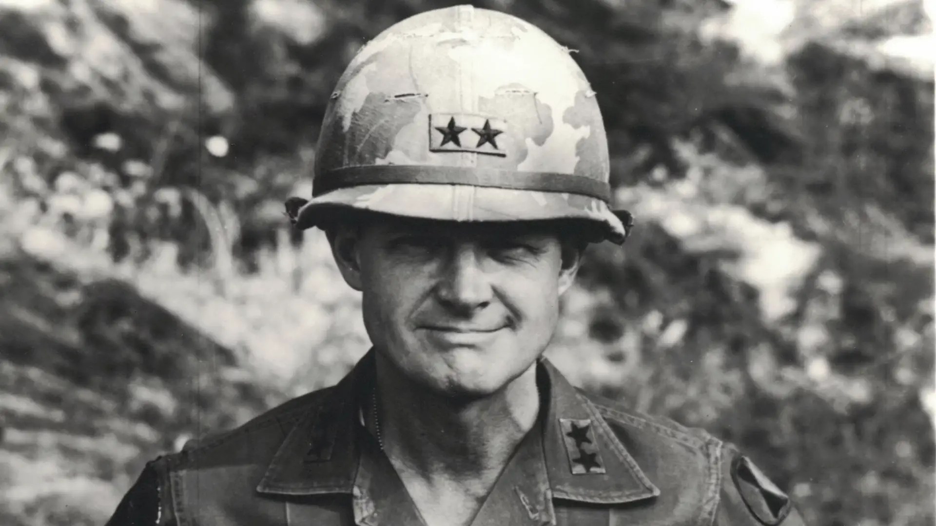 Hal Moore Biography Ia Drang Campaign
