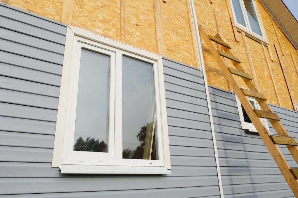 Should I Paint My Vinyl Siding or Replace It? M&M Home Remodeling