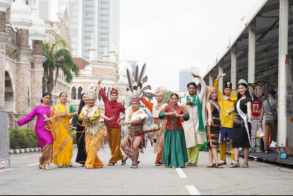 6 Perayaan Dalam 1 Minggu MUpdate