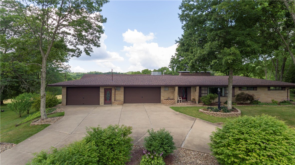 110 Edgewood Dr, Lancaster Township, PA 16037 MLS 1564458 Coldwell