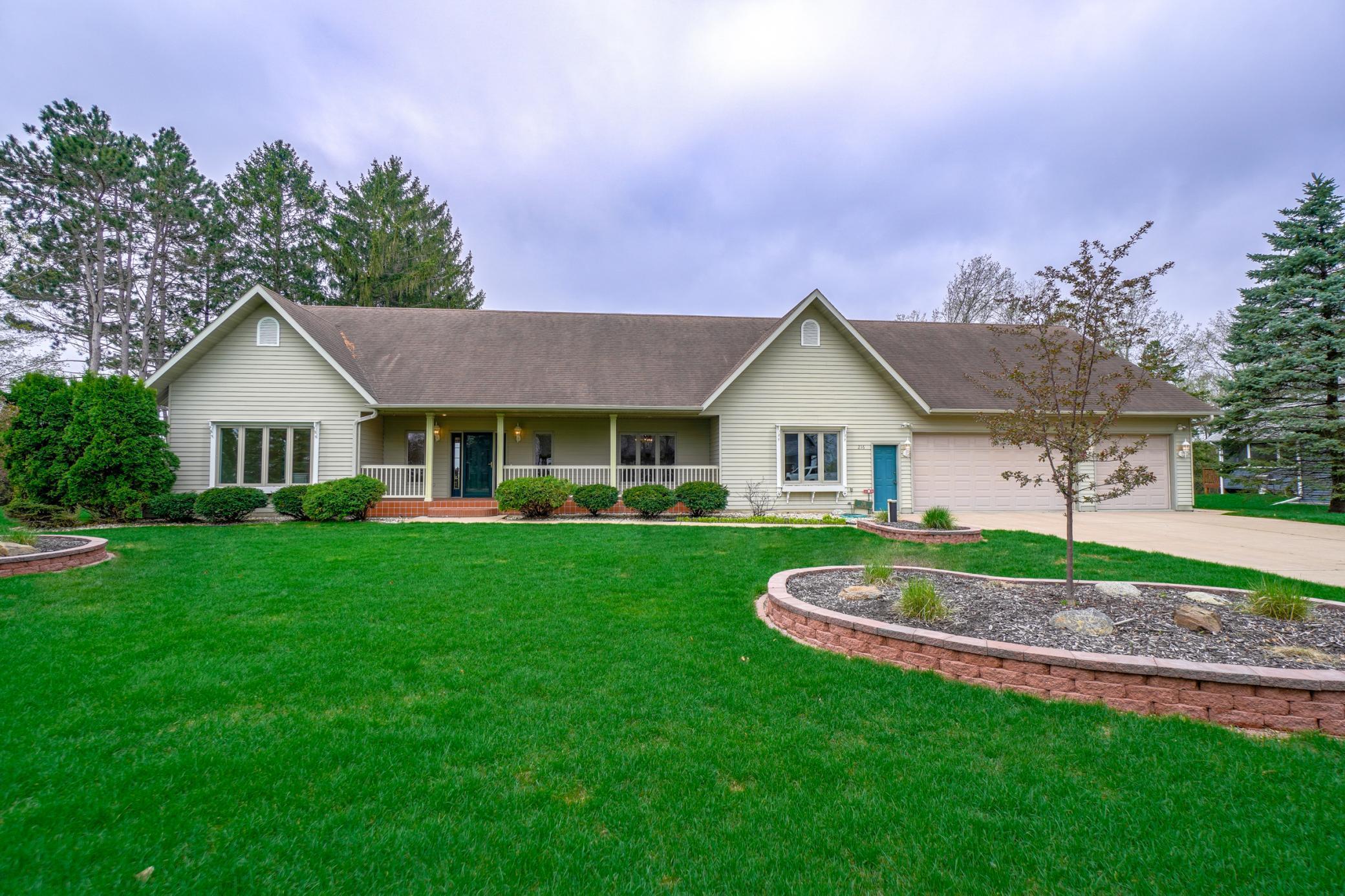 216 Skyline Dr, Eau Claire, WI 54703 MLS 6340021 Coldwell Banker