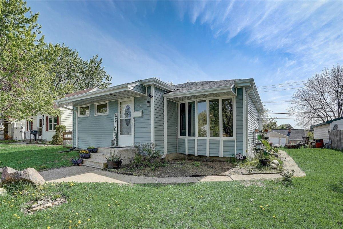 1227 7th Ave S, South Saint Paul, MN 55075 MLS 6345190 Coldwell Banker