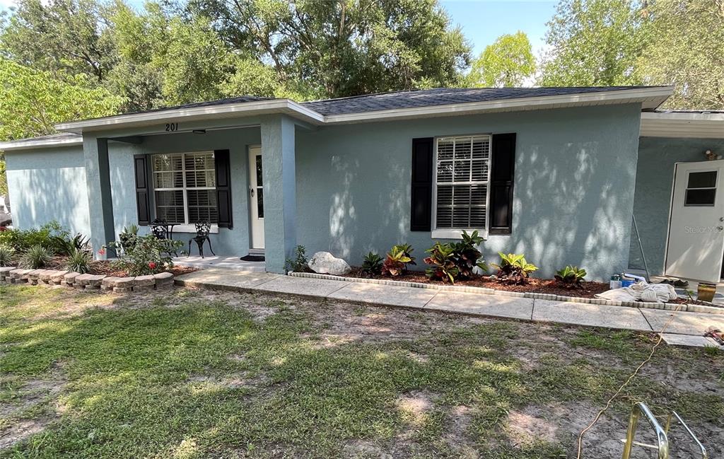 201 W Mirror Lake Dr, Fruitland Park, FL 34731 MLS G5070648