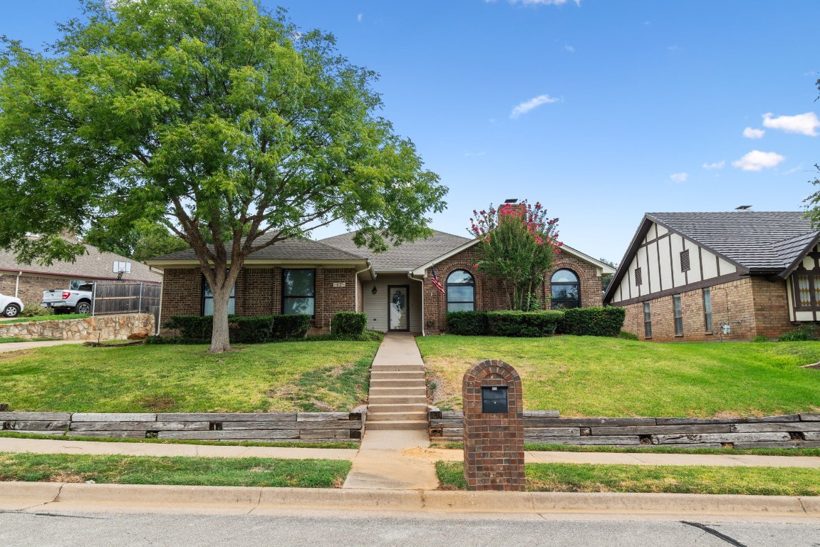 1025 Clearview Dr, Bedford, TX 76021 MLS 20420105 Coldwell Banker