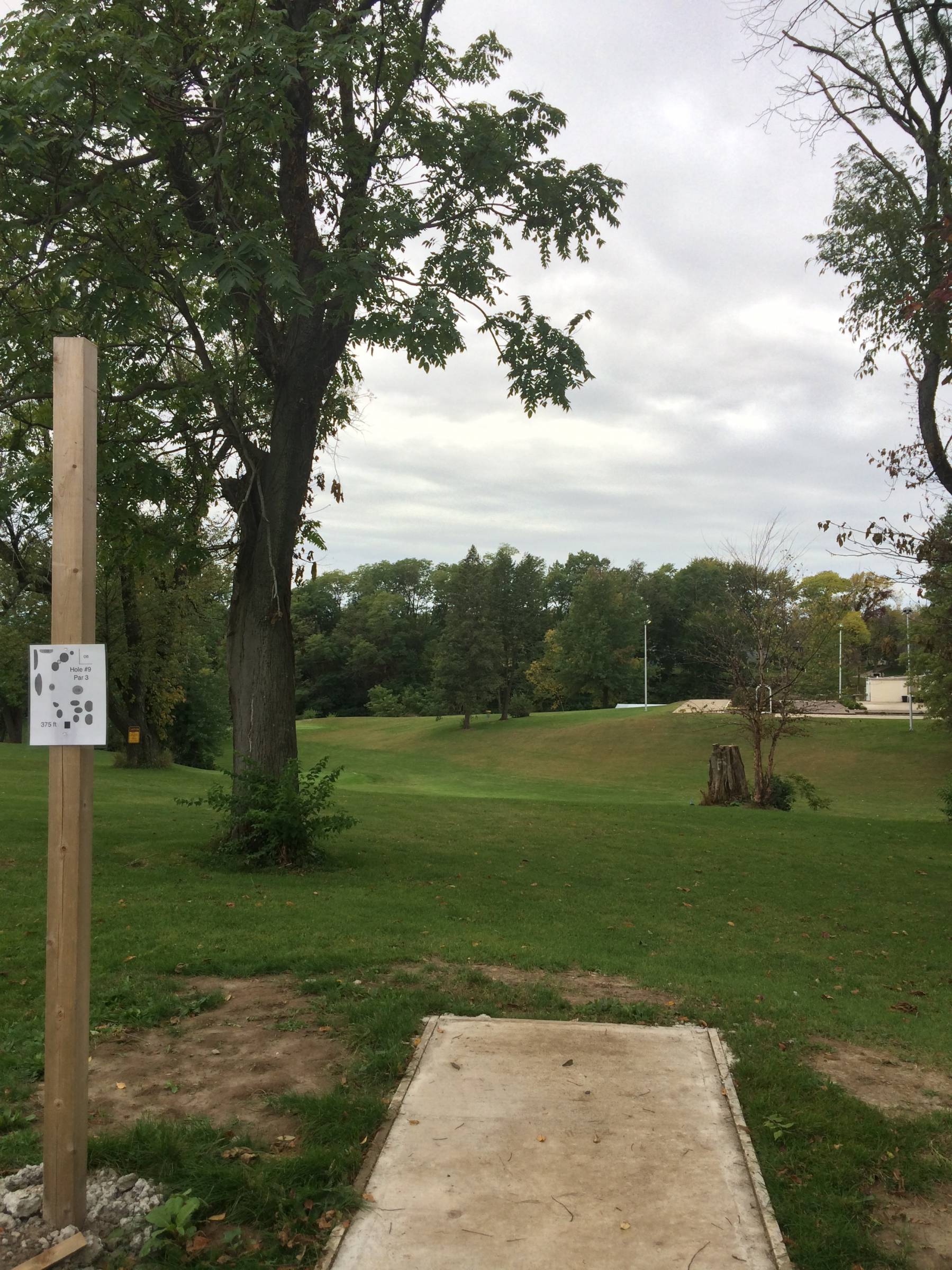 Hole 9 • Sunset Hills Country Club (Pekin, IL) Disc Golf Courses